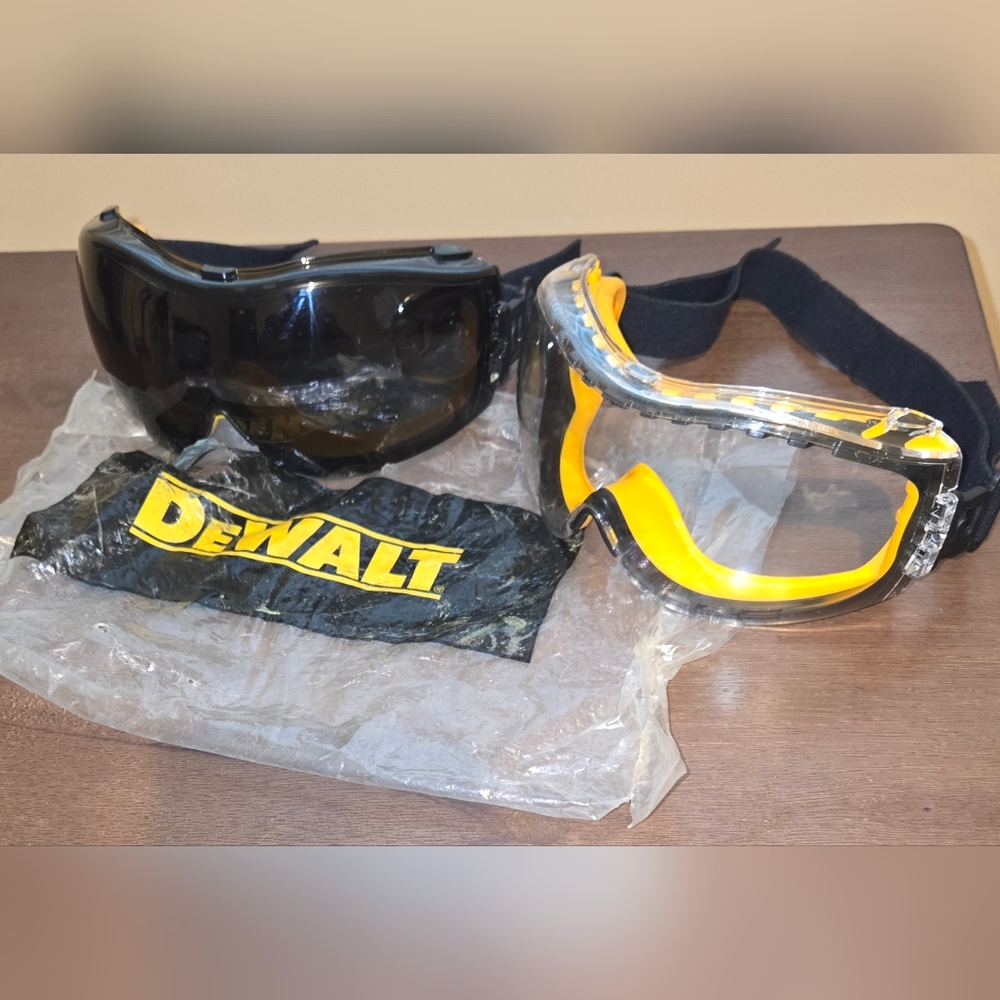 DeWalt Yellow and Black Safety Glasses